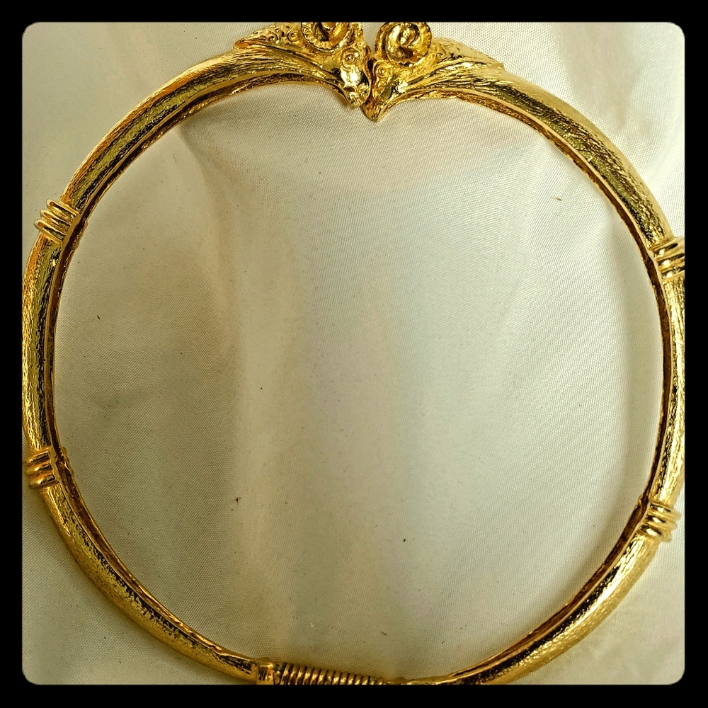 Gold tone Rams head chocker.